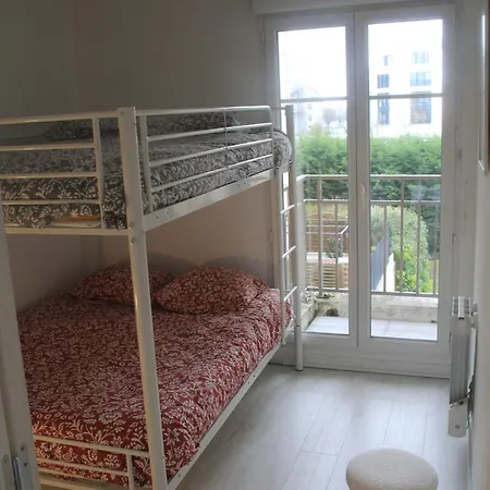 4 Bedrooms 2 Parkings 14 People 4 Minutes From Entrance Of Apartment *