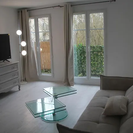 4 Bedrooms 2 Parkings 14 People 4 Minutes From Entrance Of Apartment Chessy (Seine-et-Marne)